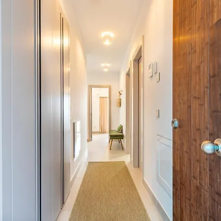 Penthouse Alba, Med One- Higueron, * פואנגירולה