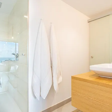 Penthouse Alba, Med One- Higueron, דירה *
