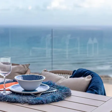 Penthouse Alba, Med One- Higueron, アパート *