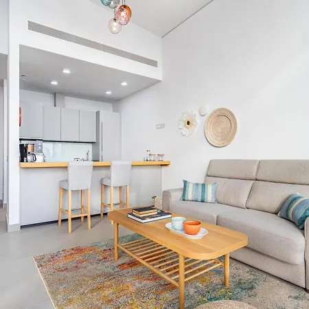 Penthouse Alba, Med One- Higueron, アパート