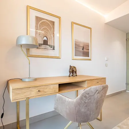 Penthouse Alba, Med One- Higueron, アパート